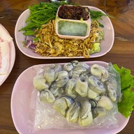 เมนูของร้าน หญิงหญิงแบกะดิน3