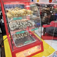 บรรยากาศ ลูกชิ้นอร่อยปิ้ง