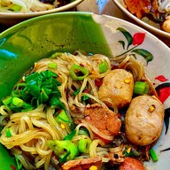 ป.ประทีป ก๋วยเตี๋ยวเรือ ตลาดสวนสยาม ก๋วยเตี๋ยวเรือ ป.ประทีป สาขาสวนสยาม
