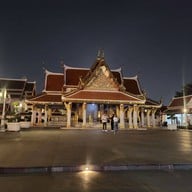 ลานพลับพลามหาเจษฎาบดินทร์