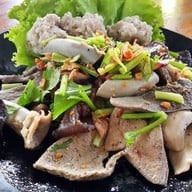 ข้าวเลือดหมูตราด