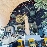 Le Café Phénix Gateway Ekamai