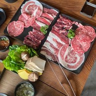 Meat On The Moon(เนื้อย่างสัมมากร รามคำแหง110)