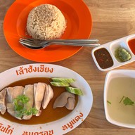 เมนูของร้าน เล้าฮ้งเชียง ข้าวมันไก่ หมูกรอบ หมูแดง พุทธมณฑลสาย 2