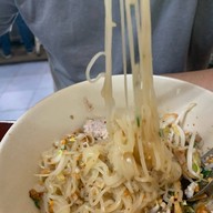 ก๋วยเตี๋ยวหมูบ้านบึง (เจ้าเก่า) หน้าโรงแรมชัยเจริญ