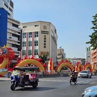 ซุ้มประตูเฉลิมพระเกียรติ (วงเวียนโอเดียน)