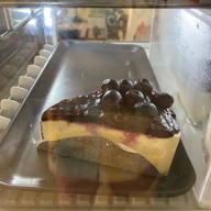 lot no.8 cafe & pastry .