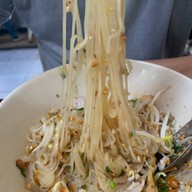 ก๋วยเตี๋ยวหมูบ้านบึง (เจ้าเก่า) หน้าโรงแรมชัยเจริญ