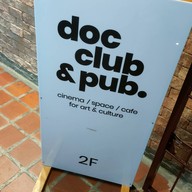 หน้าร้าน doc club & pub.