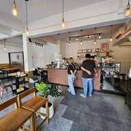 บรรยากาศ Phil Coffee Company สุขุมวิท