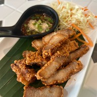 เมนูของร้าน นิยมยำ นนทบุรี-สนามบินน้ำ