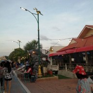 บรรยากาศ ถนนคนเดินท่าเสด็จ