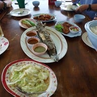 เรือนชายน้ำ