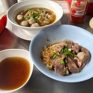 ก๋วยเตี๋ยวเอสโซ่ นครพนม