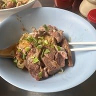 เมนูของร้าน ก๋วยเตี๋ยวเอสโซ่ นครพนม