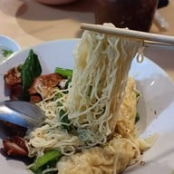 เมนูของร้าน ปู๊ตี่บะหมี่เกี๊ยว