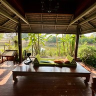 บ้านหลังวัง