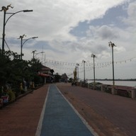 บรรยากาศ ตลาดอินโดท่าเสด็จ