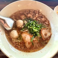 เมนูของร้าน ก๋วยเตี๋ยวห้อยขาริมน่าน