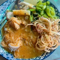 ร้านขนมจีนแม่จันทร์แพร่งนรา