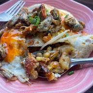 เมนูของร้าน หอยทอด ย่าชิต หน้าวัดธรรมนิยม อยุธยา ต้นตำหรับ