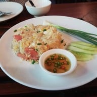 แมกไม้ชายคลอง