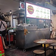 หน้าร้าน กินมันข้าวผัดปู