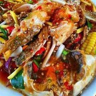 ยำมะม่วงปูม้า  ยำมาม่าหมูสับ ยำวุ้นเส้นหมูสับ  เขียวโซดา แดงโซดา น้ำผึ้งมะนาว เป็นต้น เจ้าเจ็ด