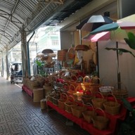 บรรยากาศ ตลาดอินโดท่าเสด็จ