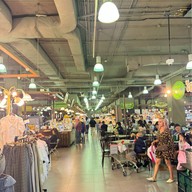 ตลาดเสรีมาร์เกต (Paradise Park)