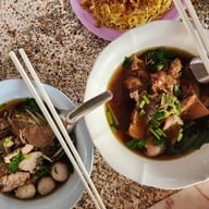 เมนูของร้าน ก๋วยเตี๋ยวปลื้ม พระประแดง