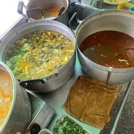 ร้านขนมจีนแม่จันทร์แพร่งนรา