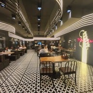 Rock Me Burgers & Bar ลอยเคราะห์