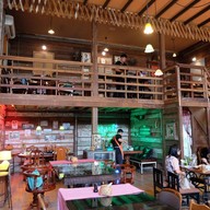 บรรยากาศ มาดาม พาเท่ห์ 2515 ถนนประจักษ์