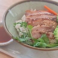 ร้านกินดีมีสุข เชียงใหม่ (สาขาใหญ่) กินดี ชีวี มีสุข