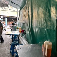 เจ๊หย่ง ข้าวมันไก่ไหหลำ ศาลเจ้าพ่อเสือ