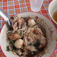 เจ๊ลั้งขว้างถ้วย