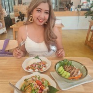 ร้านกินดีมีสุข เชียงใหม่ (สาขาใหญ่) กินดี ชีวี มีสุข