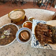 ล้วน ล้วน ข้าวขาหมู (RUAN RUAN)