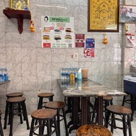 เจ๊หย่ง ข้าวมันไก่ไหหลำ ศาลเจ้าพ่อเสือ