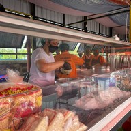 เจ๊ลั้งขว้างถ้วย