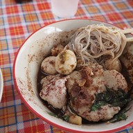 เจ๊ลั้งขว้างถ้วย