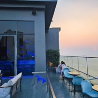 Silver Moon Rooftop Bar Novotel Sriracha & Koh Si Chang Marina Bay