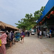 หาดทองหลาง