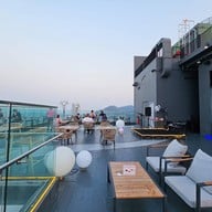 Silver Moon Rooftop Bar Novotel Sriracha & Koh Si Chang Marina Bay