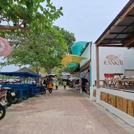 หาดทองหลาง