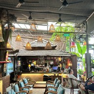 Madame Musur Bar & Restaurant