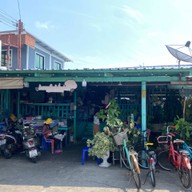 ร้านอาหารเจ้ไพรริมเขื่อนท่าฉลอม