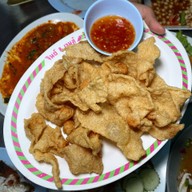 ร้านอาหารเจ้ไพรริมเขื่อนท่าฉลอม