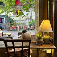 Madame Musur Bar & Restaurant